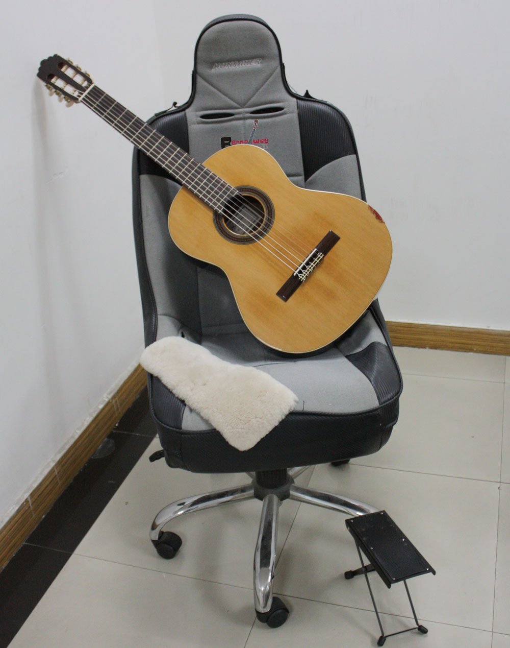 classical guitar chair